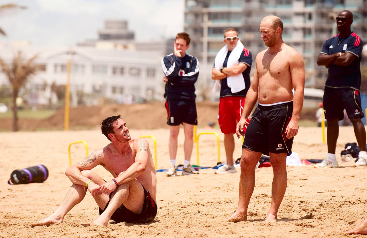 Kevin Pietersen and Matt Prior on the beach, Durban, 2009