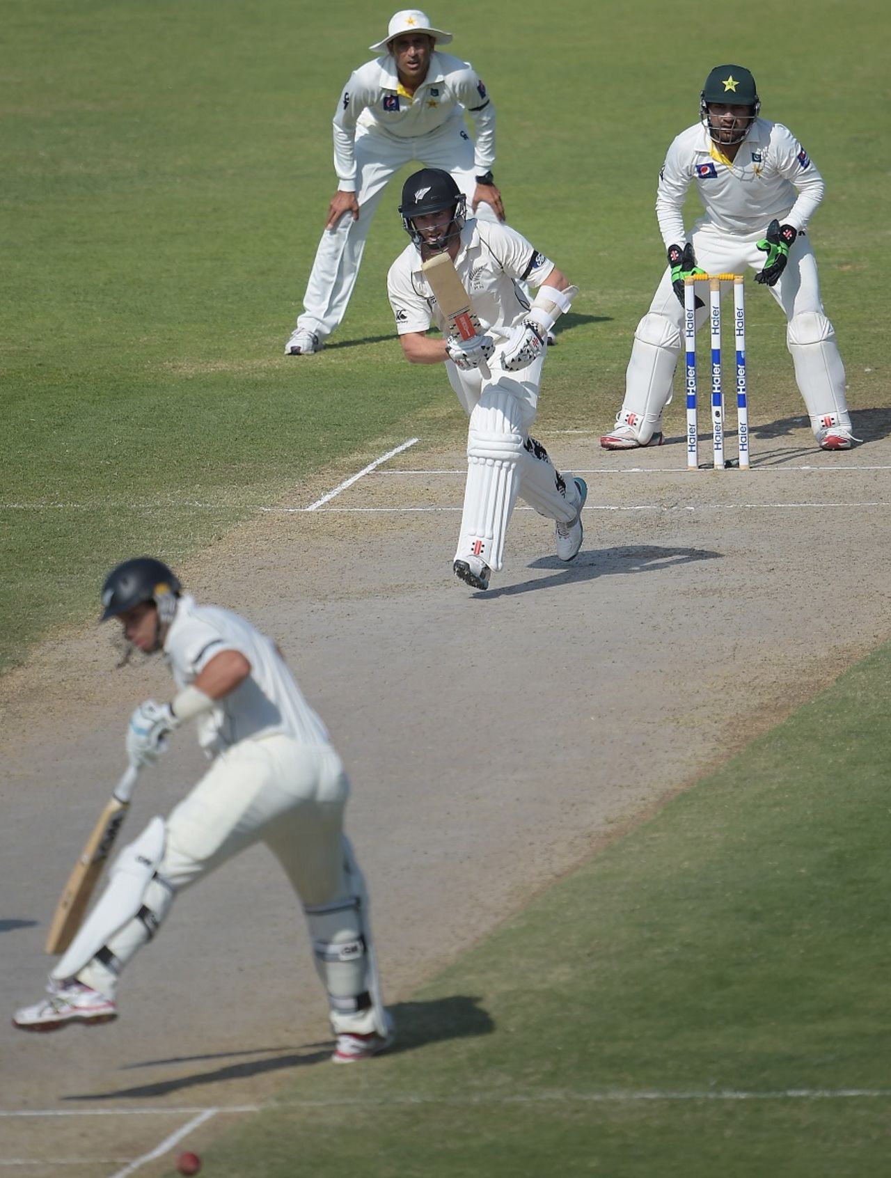 Kane Williamson nails an drive through Ross Taylor's legs, Pakistan v New Zealand, 3rd Test, Sharjah, 3rd day, November 29, 2014