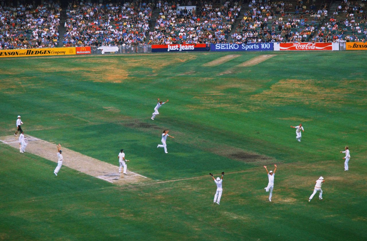 Ian Botham gets Jeff Thomson with three runs to go, Australia v England, 4th Test, Melbourne, 5th day, December 30, 1982