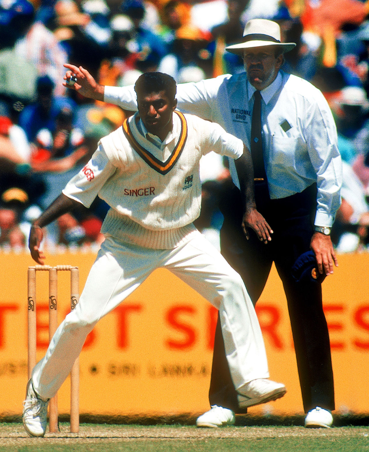 Darrell Hair no-balls Muttiah Muralitharan, Australia v Sri Lanka, 1st Test, Melbourne, 1st day, December 26, 1995