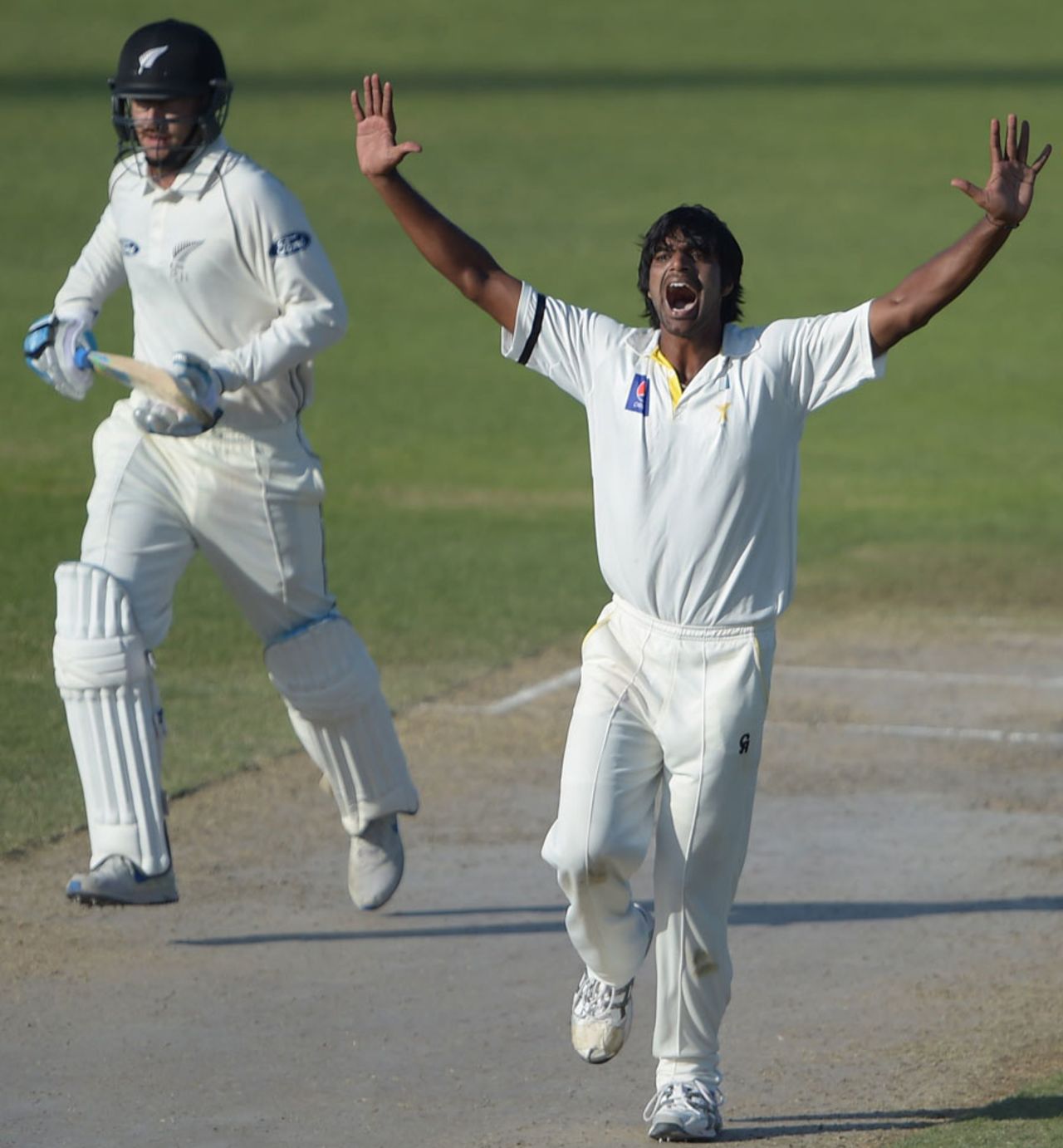 Rahat Ali appeals for a wicket, Pakistan v New Zealand, 3rd Test, Sharjah, 3rd day, November 29, 2014