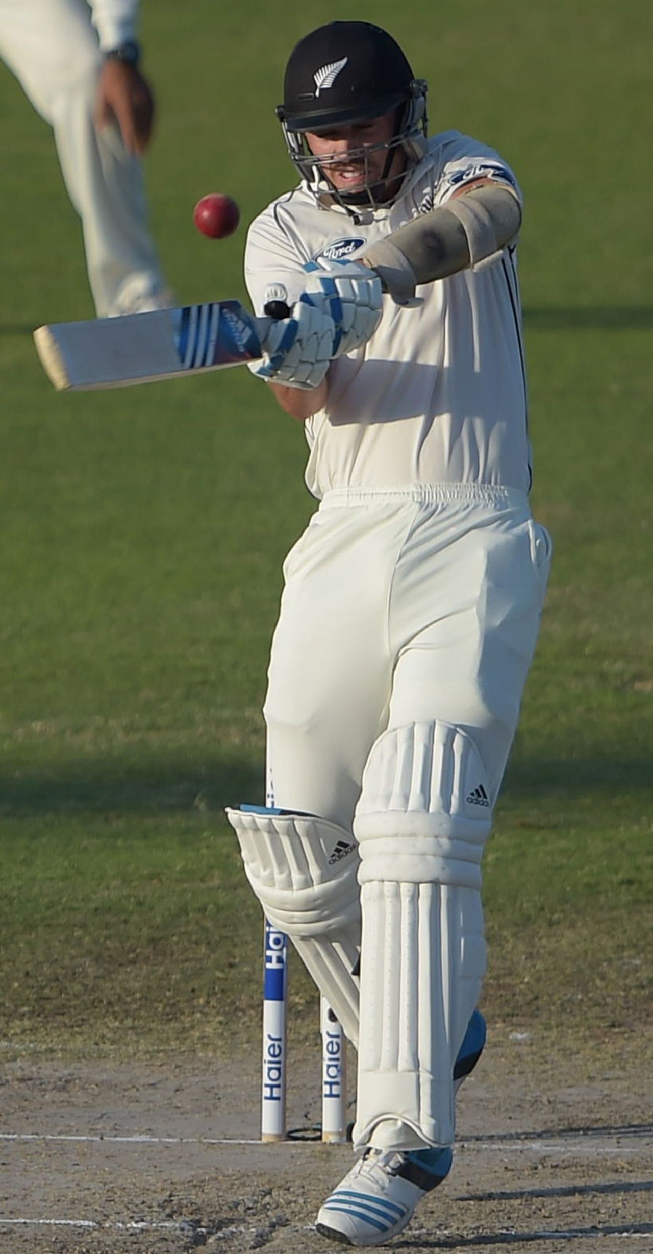 Tim Southee plays a pull, Pakistan v New Zealand, 3rd Test, Sharjah, 3rd day, November 29, 2014