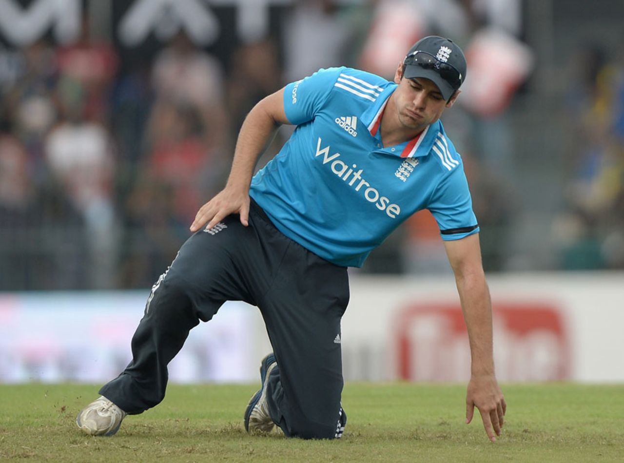 Alastair Cook and England had a disappointing day, Sri Lanka v England, 2nd ODI, Colombo, November 29, 2014