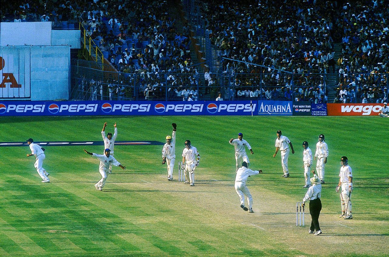 India celebrate the fall of the final wicket, India v Australia, 2nd Test, Kolkata, 5th day, March 15, 2001