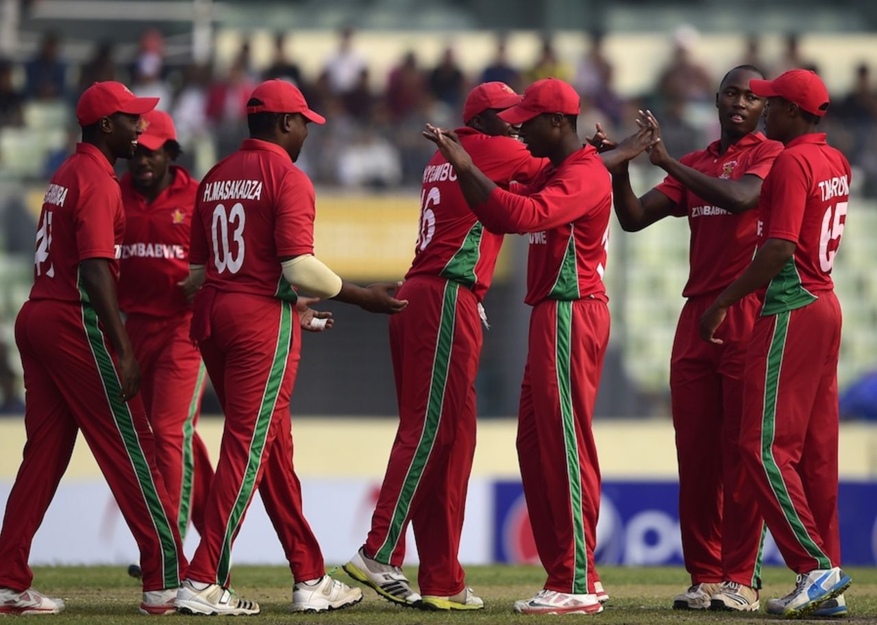 The Zimbabwe team congratulates Tendai Chatara, Bangladesh v Zimbabwe, 5th ODI, Mirpur, December 1, 2014