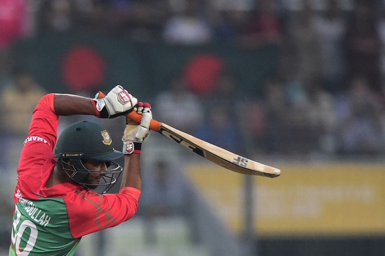 Mahmudullah drives on the off side, Bangladesh v Zimbabwe, 5th ODI, Mirpur, December 1, 2014