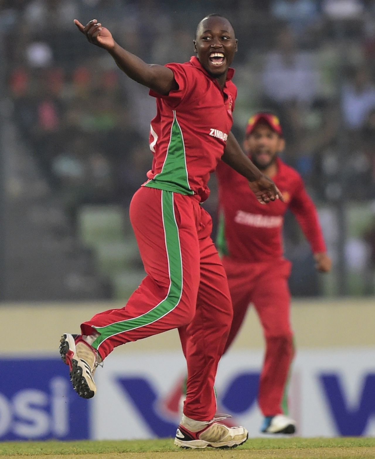 Tendai Chatara took three wickets, Bangladesh v Zimbabwe, 5th ODI, Mirpur, December 1, 2014