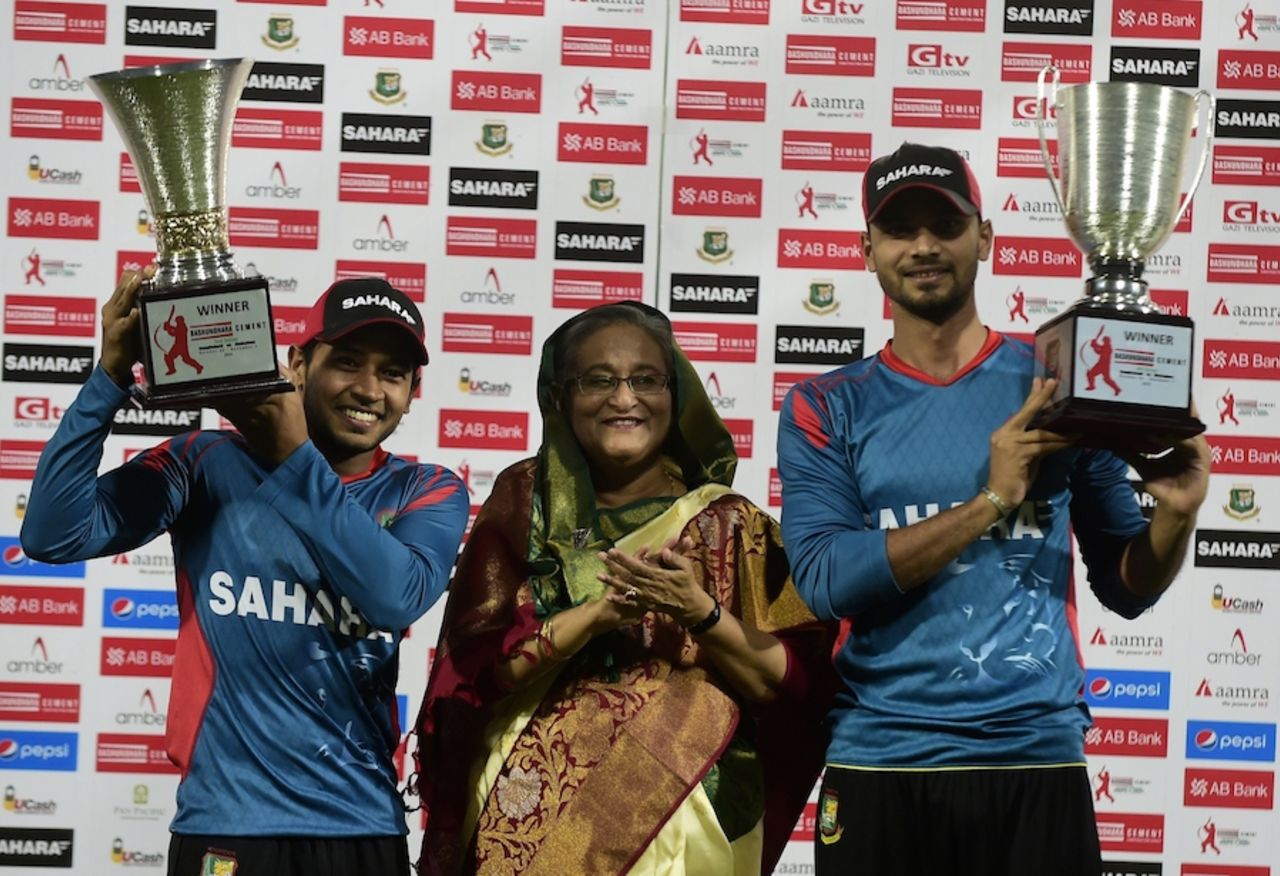 Mushfiqur Rahim and Mashrafe Mortaza pose with the trophies, Bangladesh v Zimbabwe, 5th ODI, Mirpur, December 1, 2014
