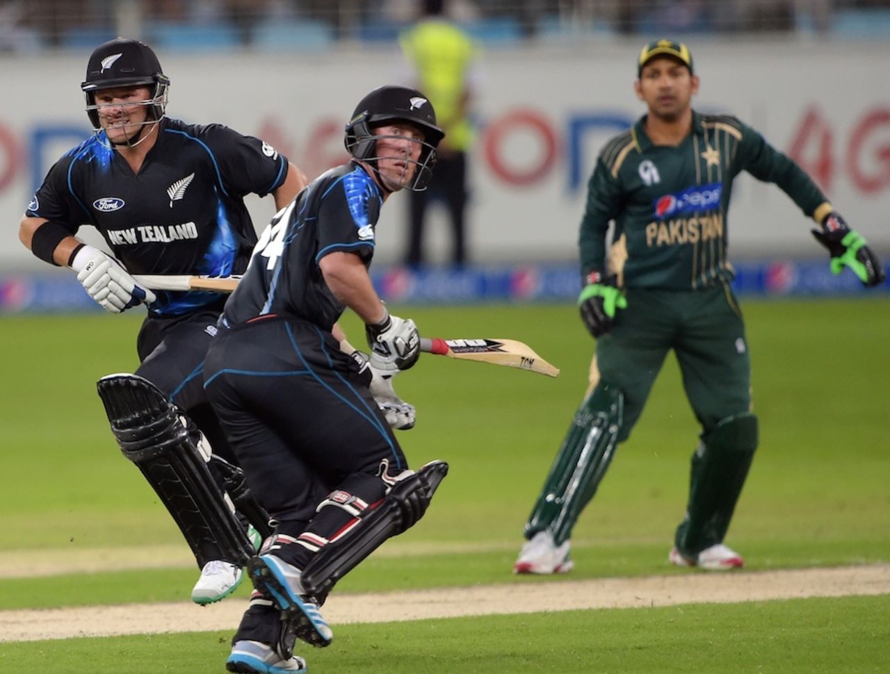 Corey Anderson and Luke Ronchi during their fifty stand, Pakistan v New Zealand, 1st T20, Dubai, December 4, 2014