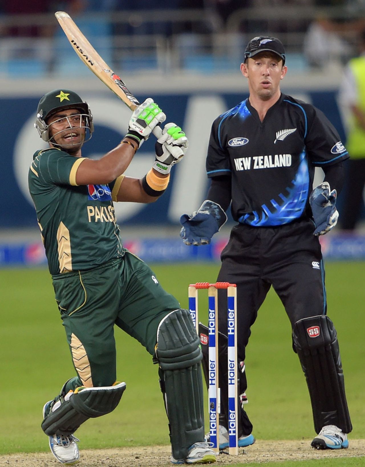 Umar Akmal finished off the game with a 14-ball 27, Pakistan v New Zealand, 1st T20, Dubai, December 4, 2014