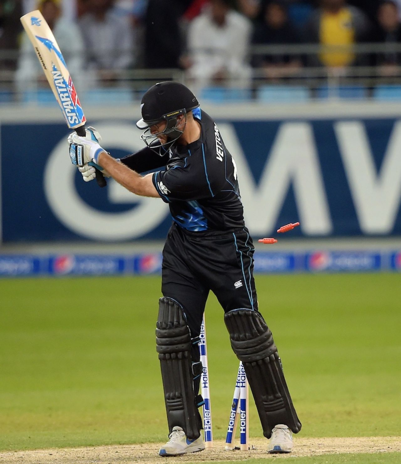 Daniel Vettori was bowled round his legs for 0, Pakistan v New Zealand, 2nd T20I, Dubai, December 5, 2014