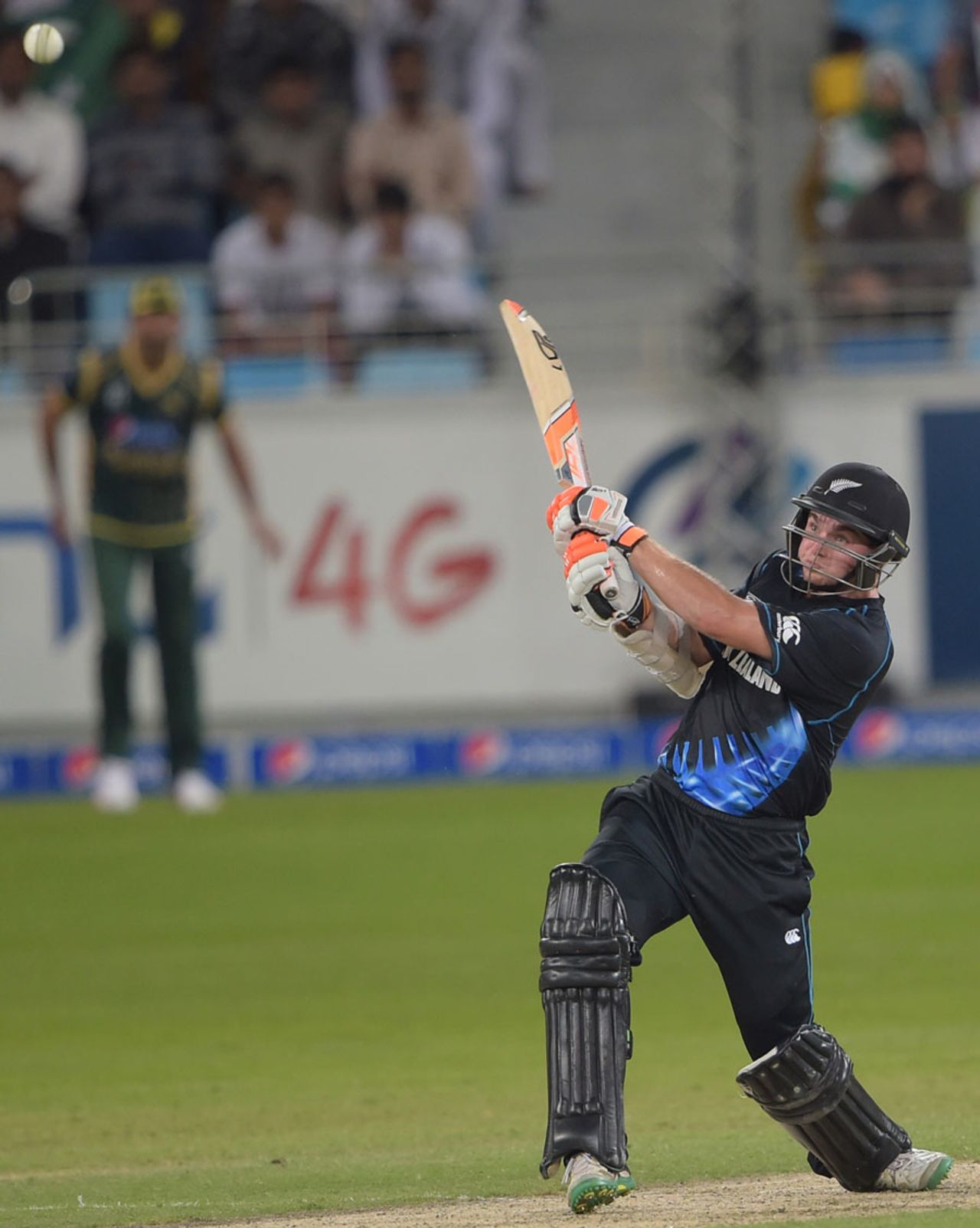 Tom Latham hits out, Pakistan v New Zealand, 2nd T20I, Dubai, December 5, 2014