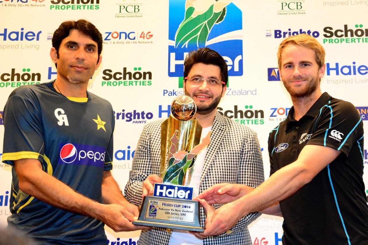 Misbah-ul-Haq and Kane Williamson pose with the one-day trophy, Dubai, December 6, 2014