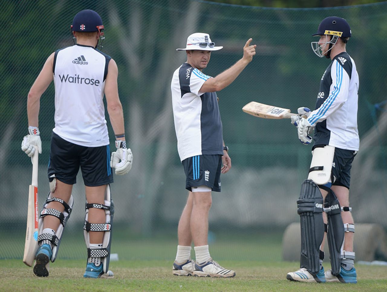 Andy Flower chats with Adam Riley and Jonny Bairstow, Colombo, December 6, 2014