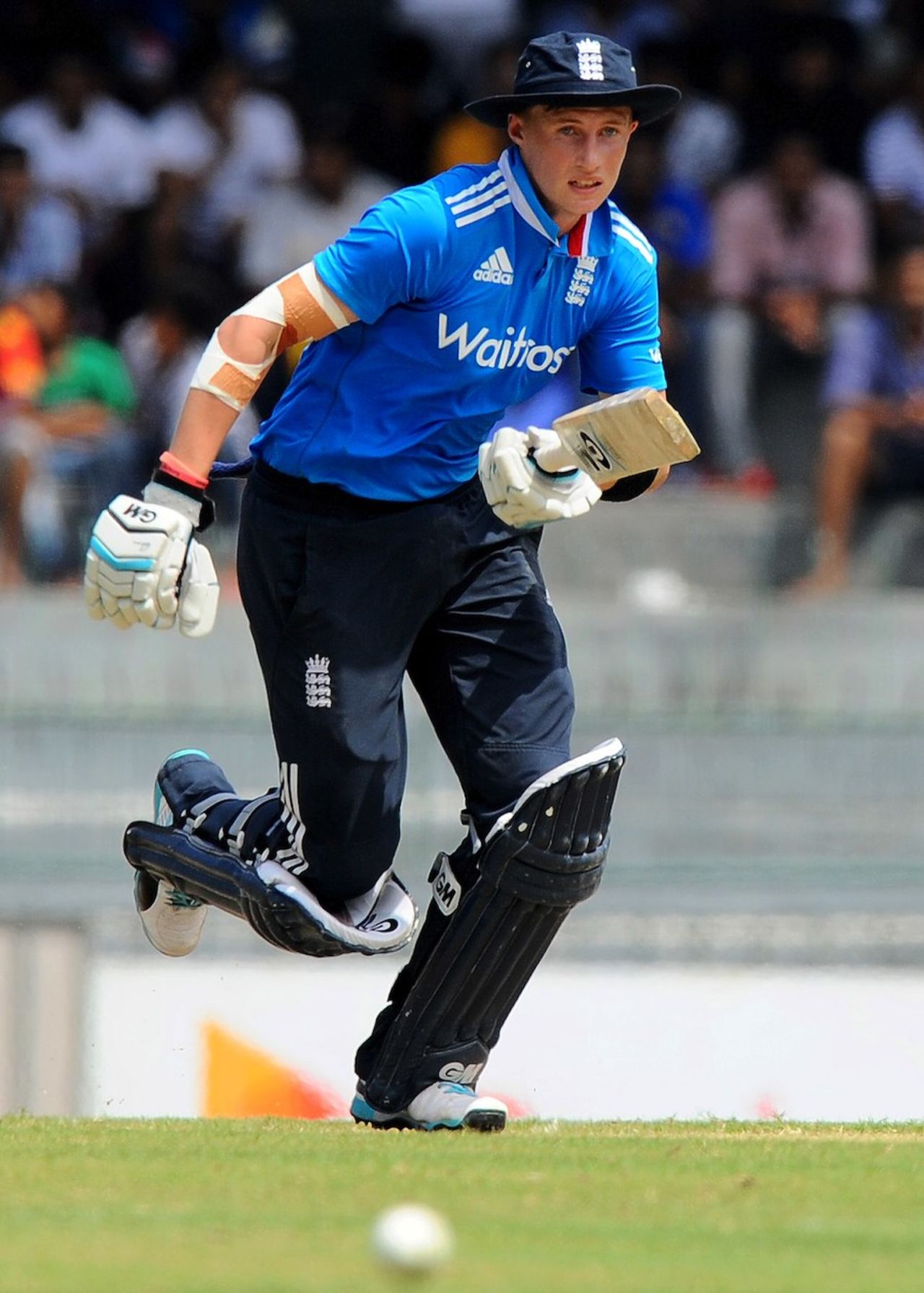 Joe Root batted in a wide-brimmed hat, Sri Lanka v England, 4th ODI, Premadasa Stadium, Colombo, December 7, 2014