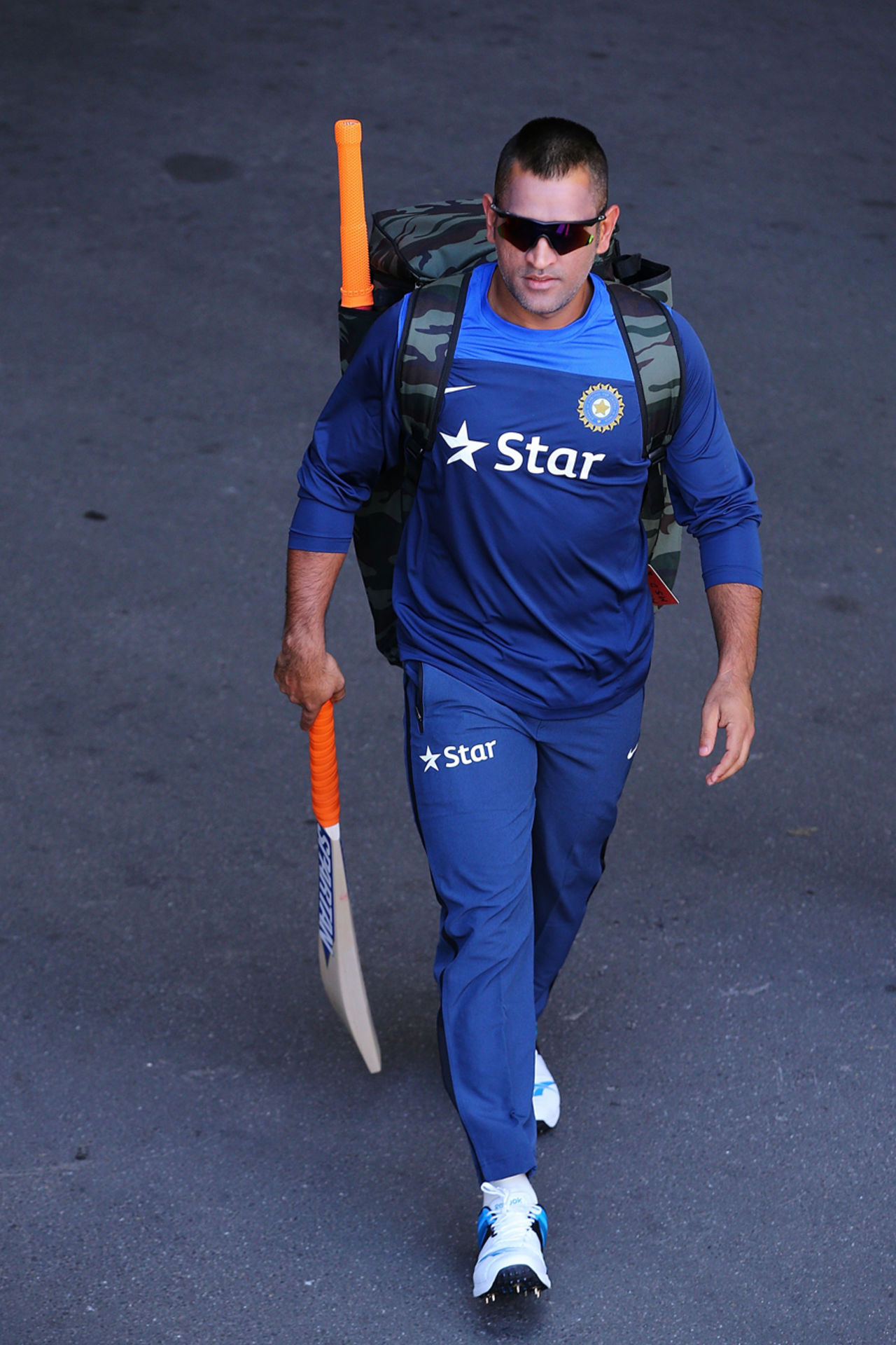 MS Dhoni arrives at training, camouflage kit in tow, Adelaide, December 8, 2014
