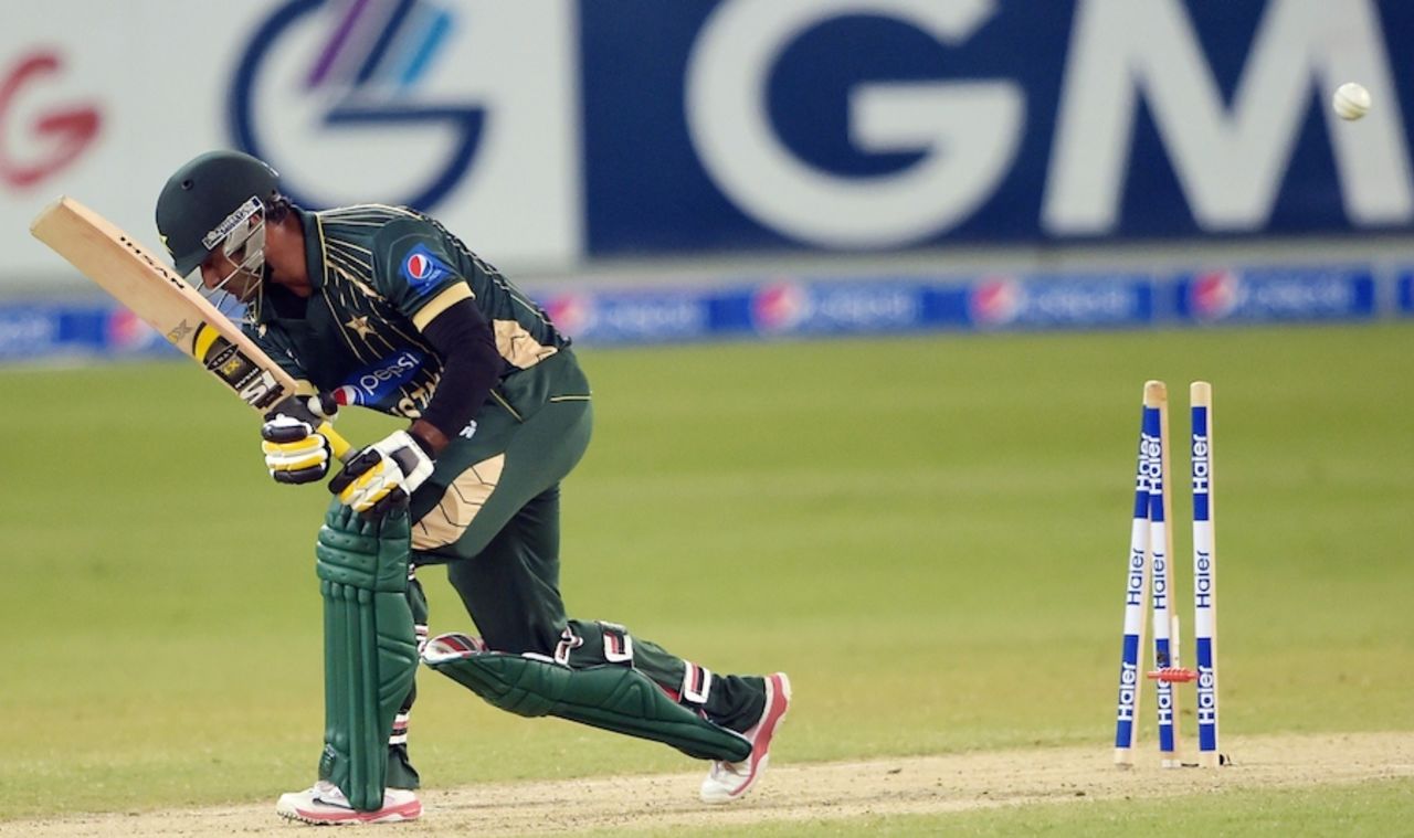 Mohammad Hafeez was bowled through the gate, Pakistan v New Zealand, 1st ODI, Dubai, December 8, 2014