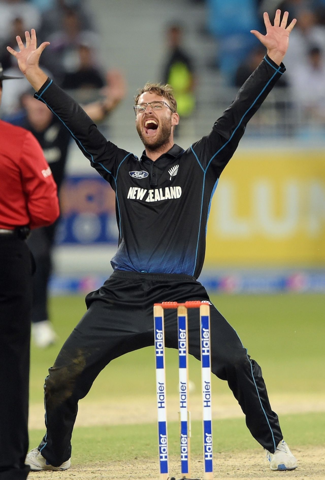 Daniel Vettori appeals successfully for his first wicket, Pakistan v New Zealand, 1st ODI, Dubai, December 8, 2014