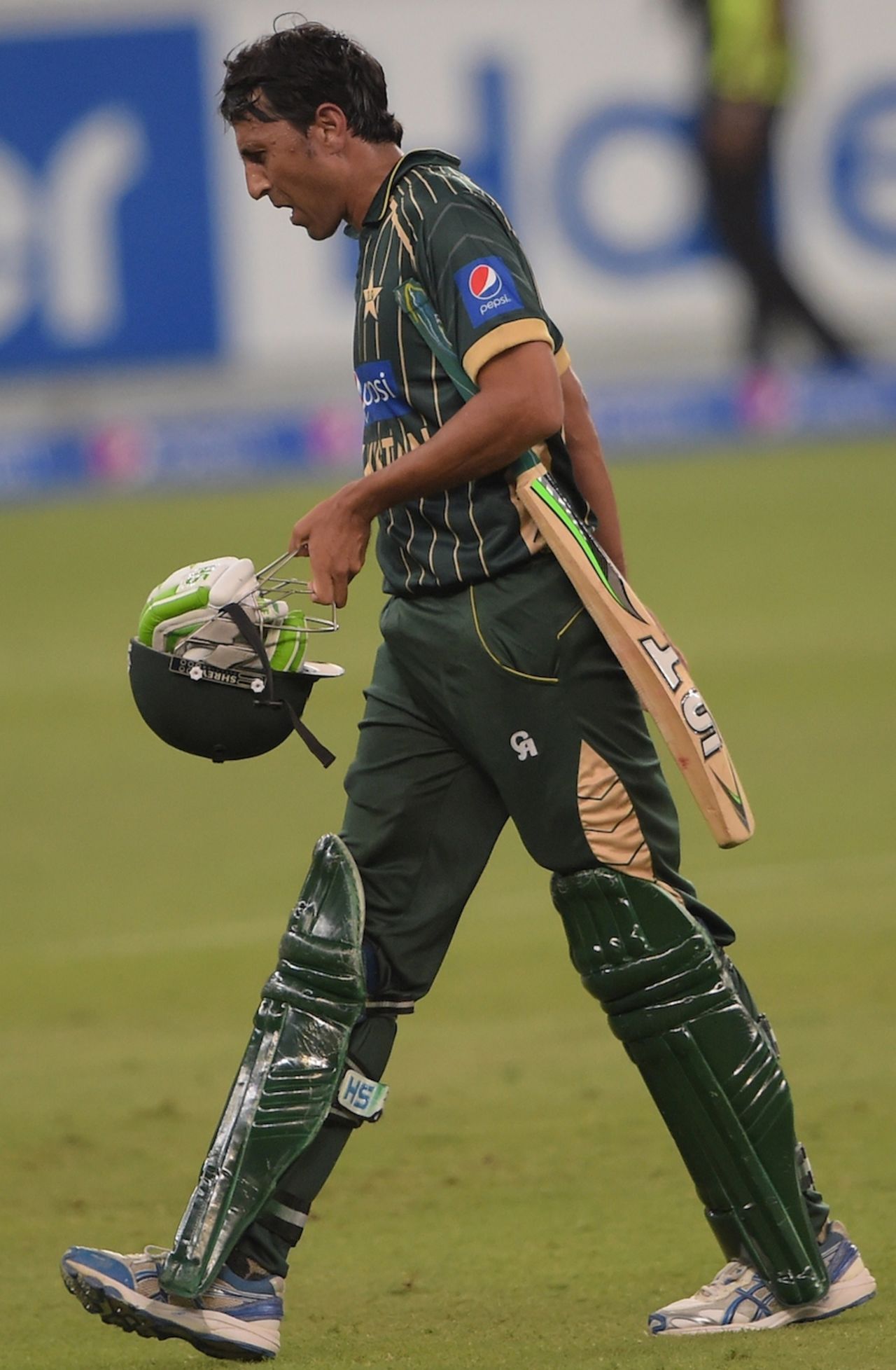 Younis Khan reacts after falling for a low score, Pakistan v New Zealand, 1st ODI, Dubai, December 8, 2014