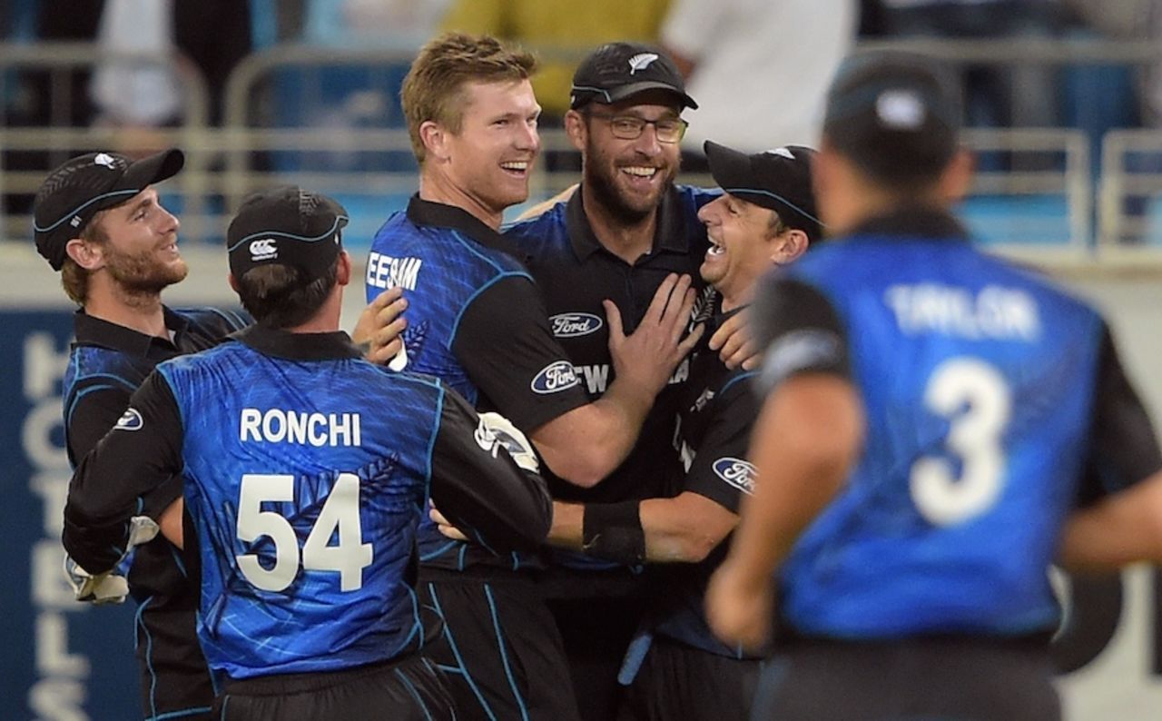 Daniel Vettori is mobbed after taking a spectacular catch, Pakistan v New Zealand, 1st ODI, Dubai, December 8, 2014