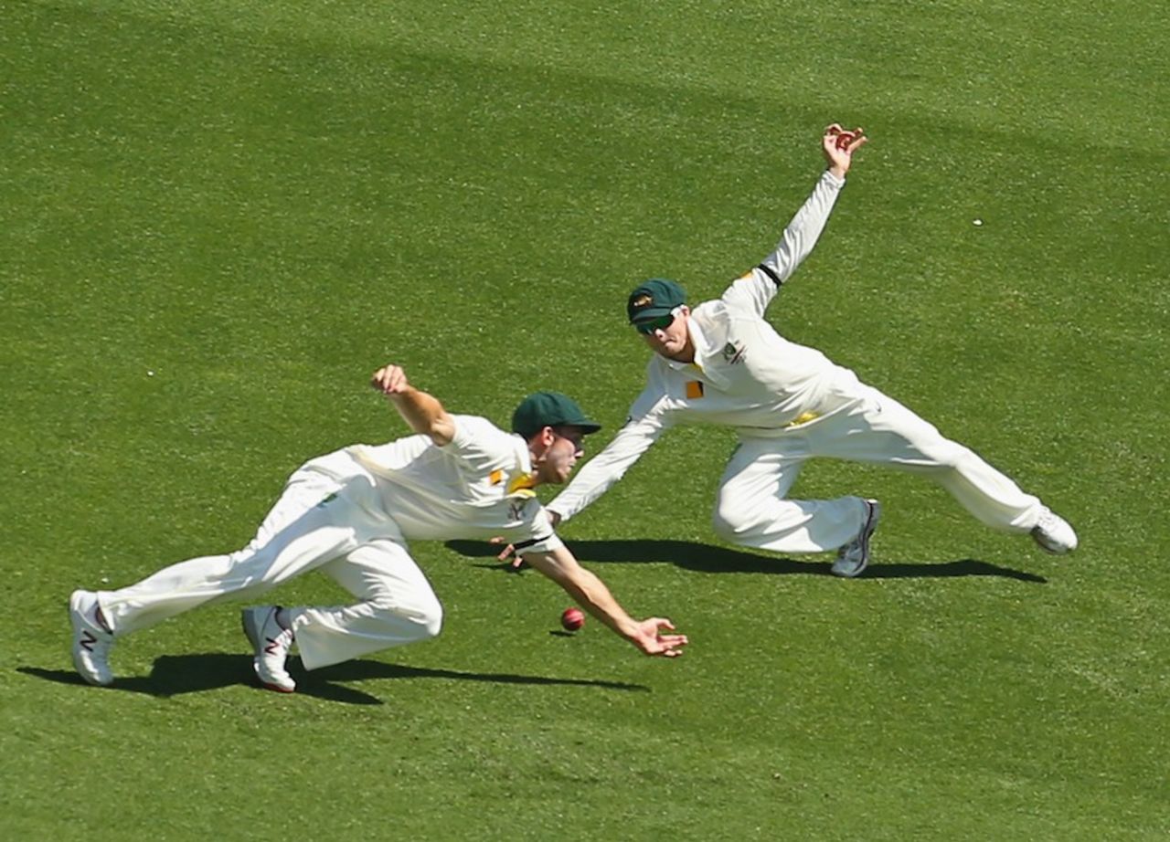 Mitchell Marsh drops a tough chance, Australia v India, 1st Test, Adelaide, 3rd day, December 11, 2014