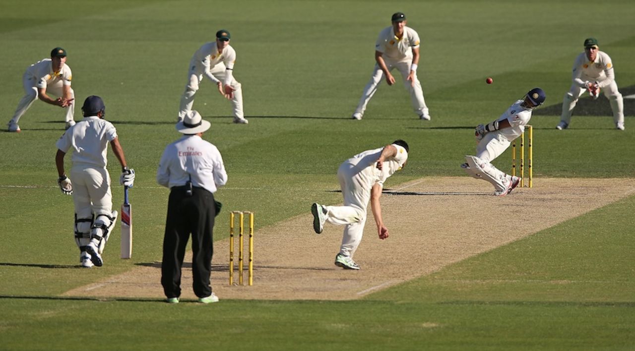 Mitchell Johnson bounces Wriddhiman Saha, Australia v India, 1st Test, Adelaide, 3rd day, December 11, 2014