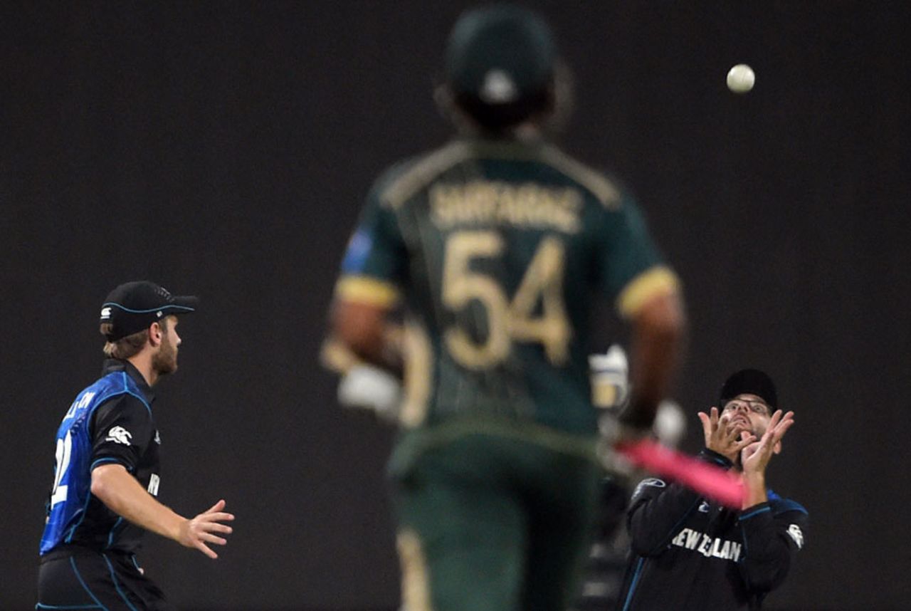 Daniel Vettori takes the catch to dismiss Shahid Afridi, Pakistan v New Zealand, 2nd ODI, Sharjah, December 12, 2014