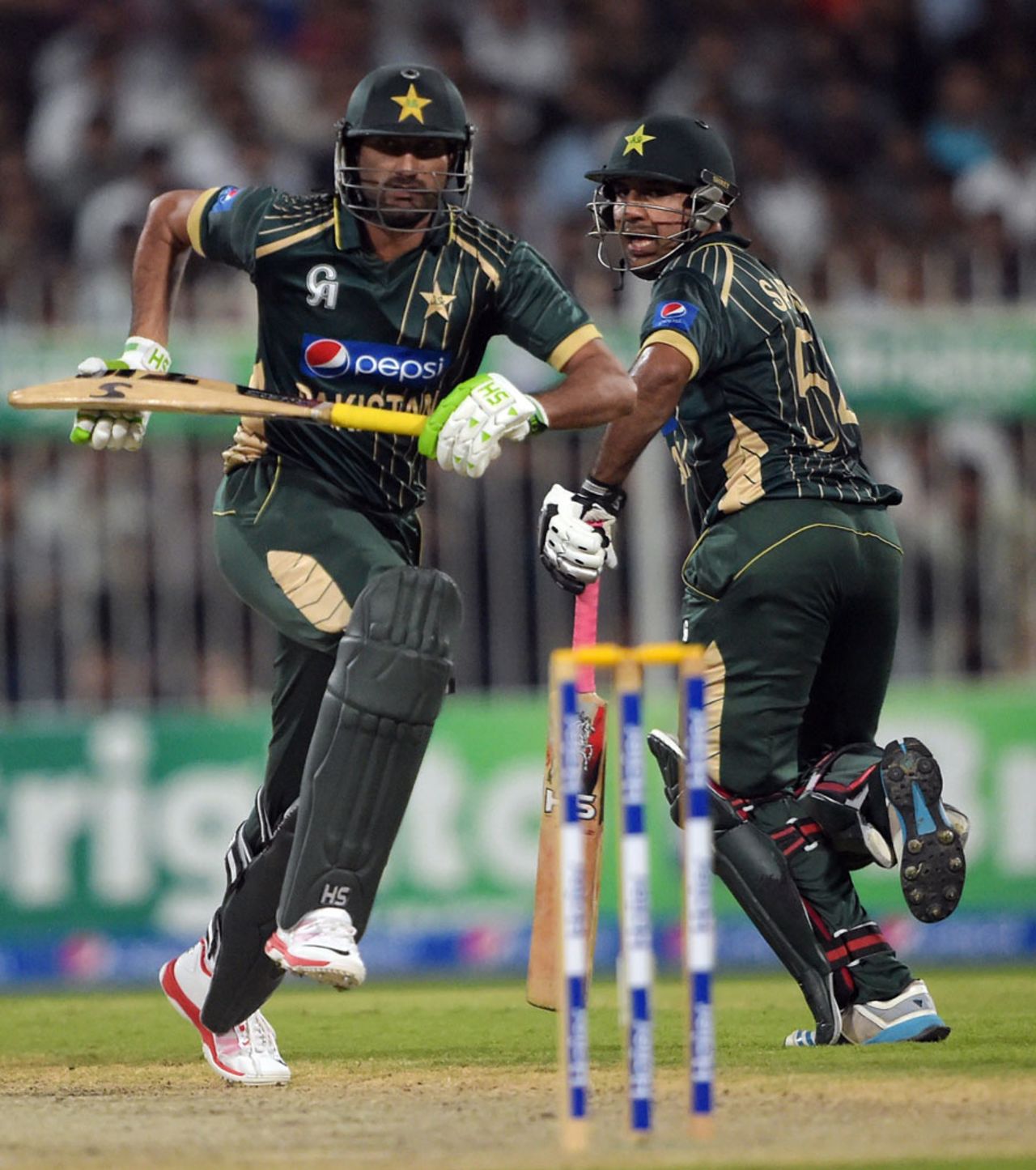 Sarfraz Ahmed and Sohail Tanvir added valuable runs at the death, Pakistan v New Zealand, 2nd ODI, Sharjah, December 12, 2014