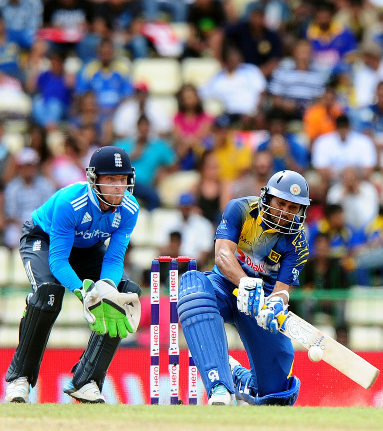 Tillakaratne Dilshan brings out the switch hit, Sri Lanka v England, 6th ODI, Pallekele, December 13, 2014