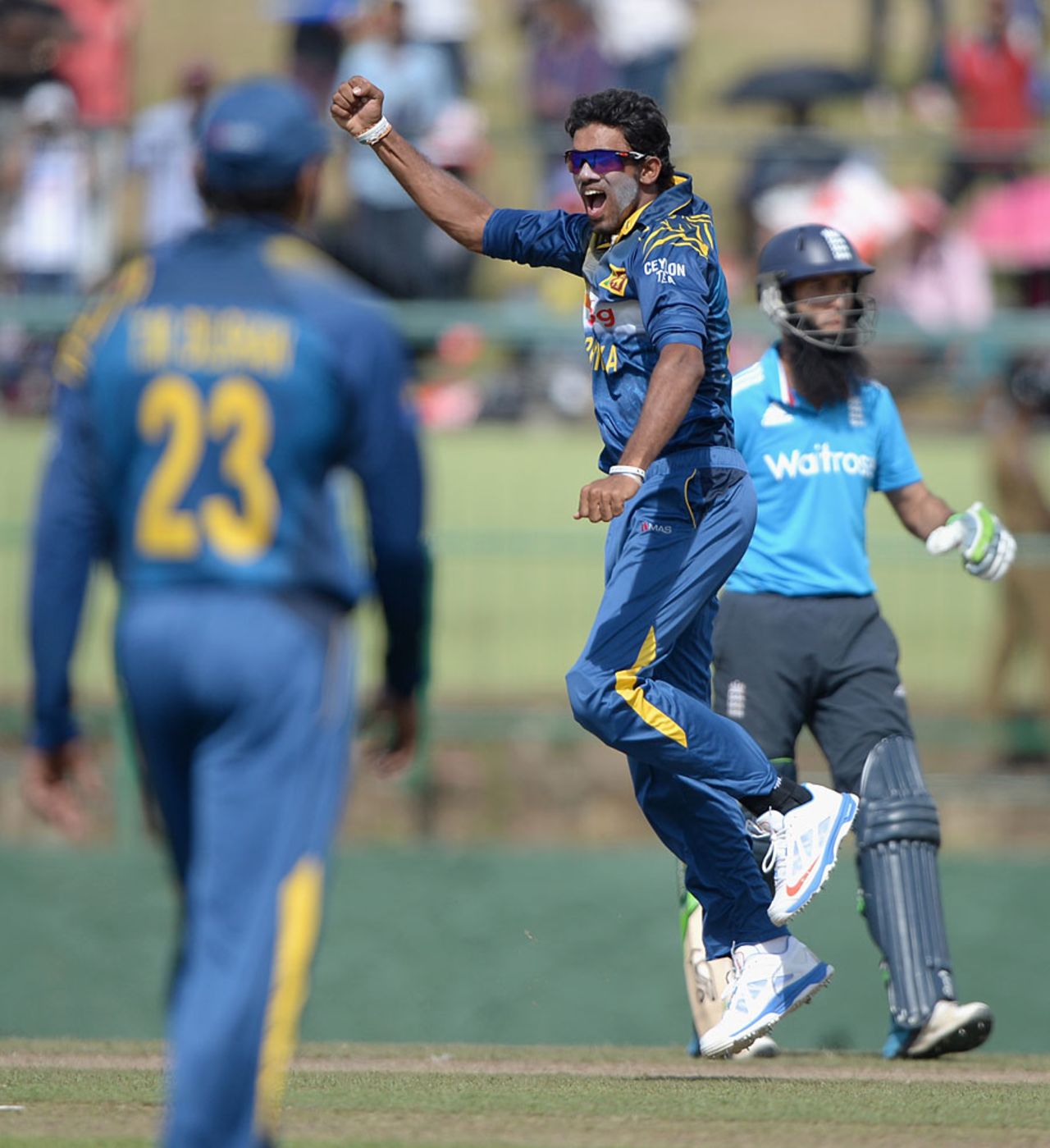 Sachithra Senanayake struck twice in his first spell, Sri Lanka v England, 6th ODI, Pallekele, December 13, 2014