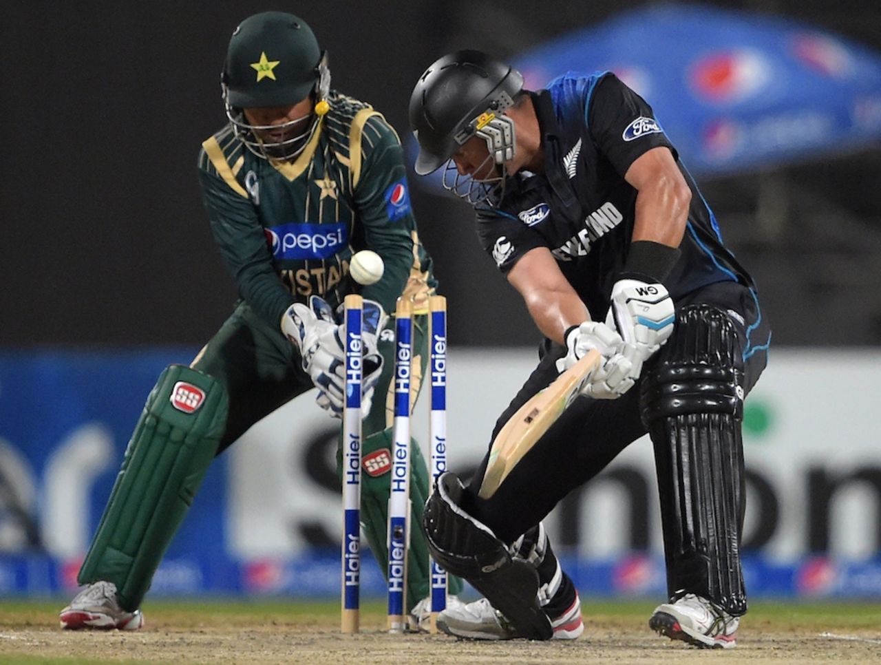 Ross Taylor's quick innings was ended by Shahid Afridi, Pakistan v New Zealand, 3rd ODI, Sharjah, December 14, 2014