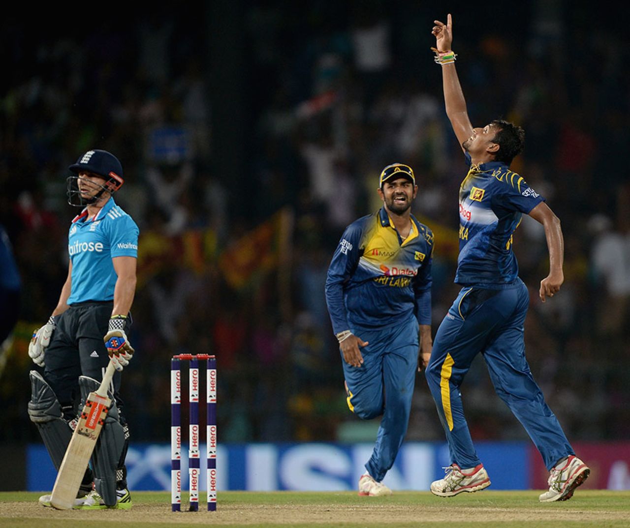 Suranga Lakmal celebrates removing James Taylor, Sri Lanka v England, 7th ODI, Colombo, December 16, 2014