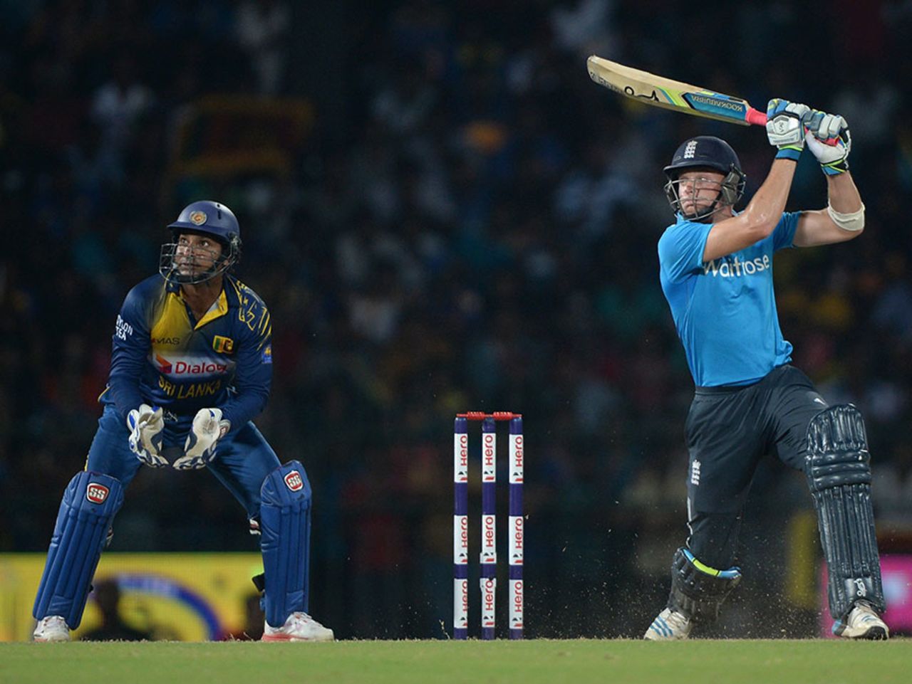Jos Buttler threatened to get going before finding deep cover, Sri Lanka v England, 7th ODI, Colombo, December 16, 2014