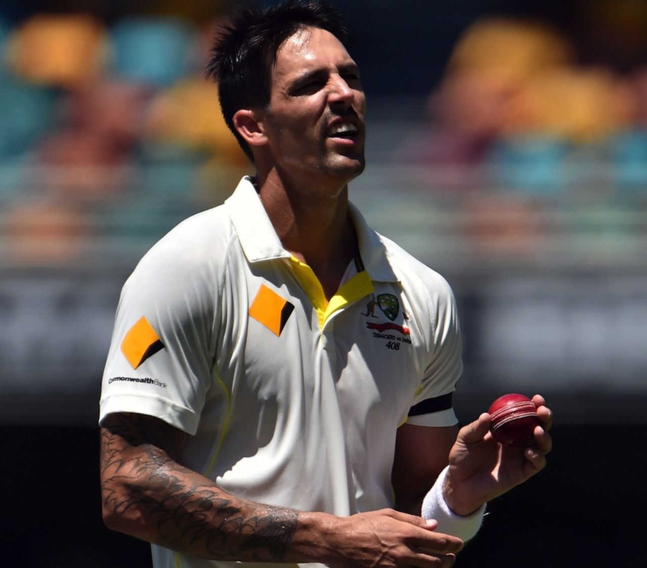Mitchell Johnson grimaces on a hot day, Australia v India, 2nd Test, Brisbane, 1st day, December 17, 2014