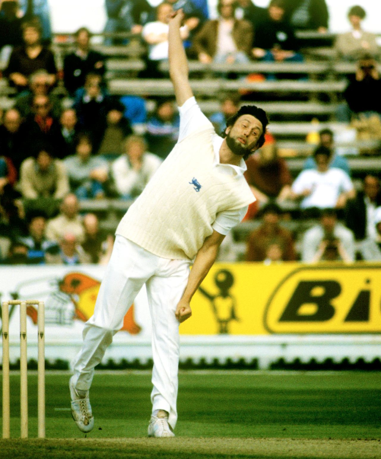Mike Hendrick bowls, England v Australia, Prudential Trophy, 2nd ODI, Edgbaston, June 6, 1981