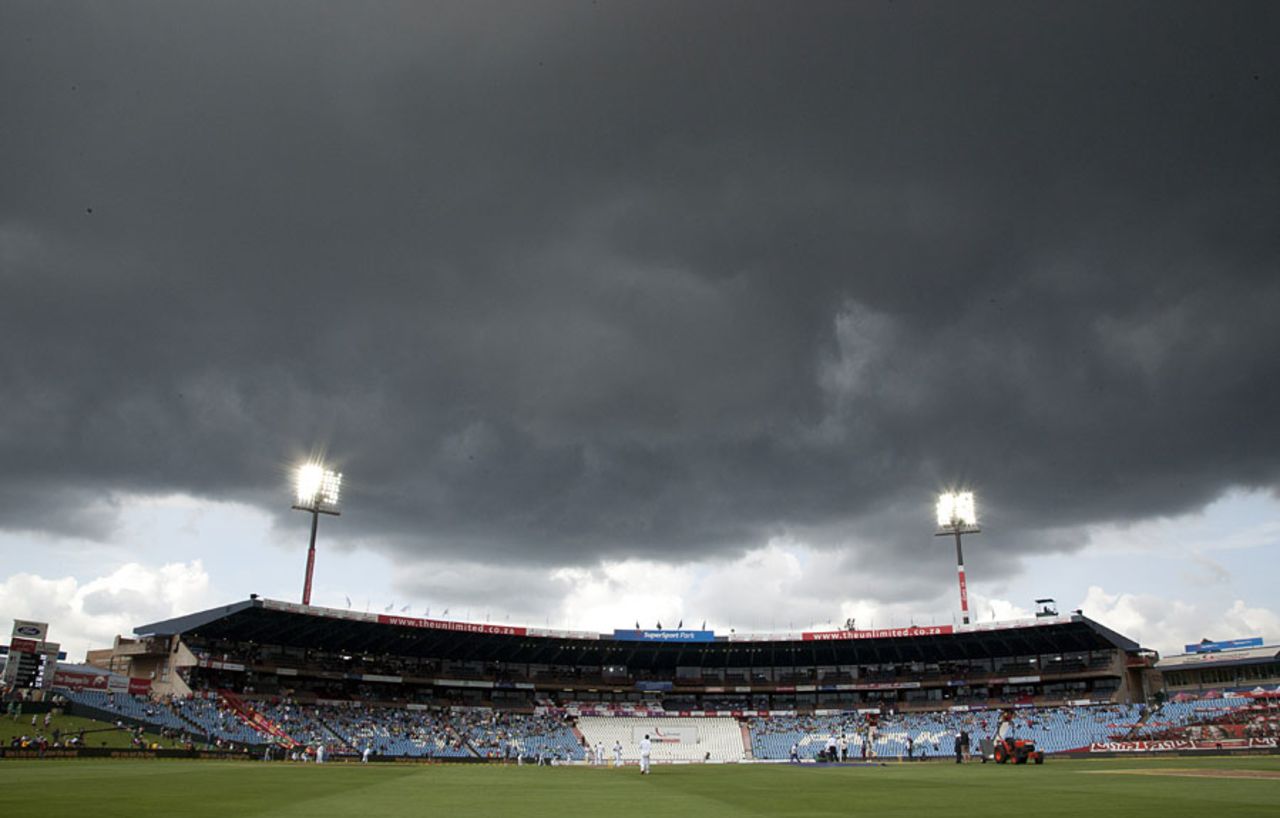 The weather closed in as South Africa declared, South Africa v West Indies, 1st Test, Centurion, 2nd day, December 18, 2014