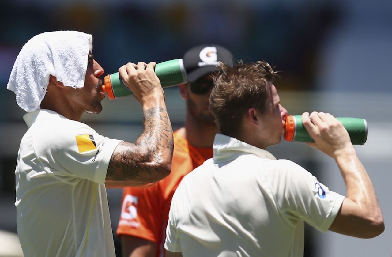 Mitchell Johnson and Steven Smith have a drink, Australia v India, 2nd Test, Brisbane, 3rd day, December 19, 2014