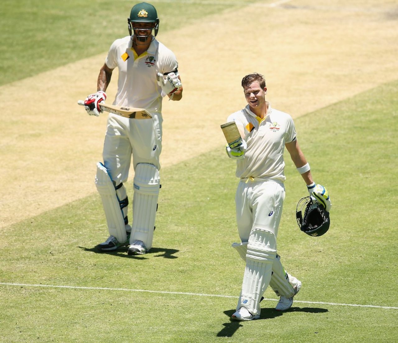 Steven Smith acknowledges the cheers on reaching his hundred, Australia v India, 2nd Test, Brisbane, 3rd day, December 19, 2014