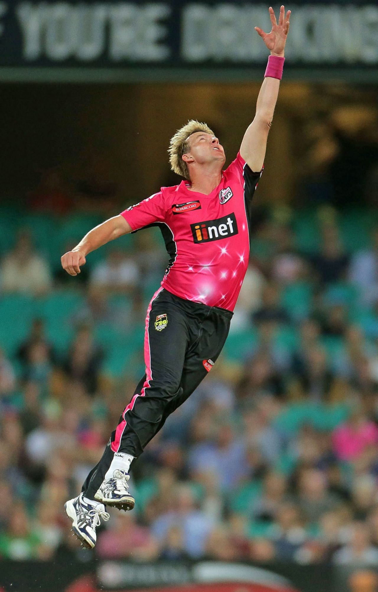 Brett Lee leaps to collect the ball in the field, Sydney Sixers v Melbourne Renegades, Big Bash League 2014-15, Sydney, December 19, 2014 