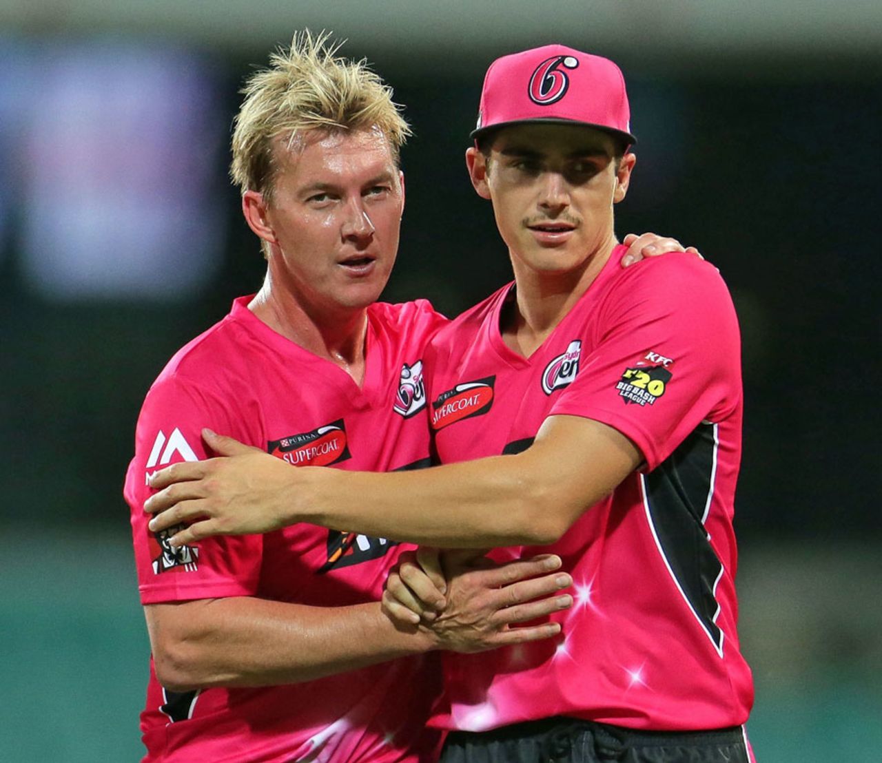 Brett Lee and Sean Abbott picked up two wickets apiece, Sydney Sixers v Melbourne Renegades, Big Bash League 2014-15, Sydney, December 19, 2014 