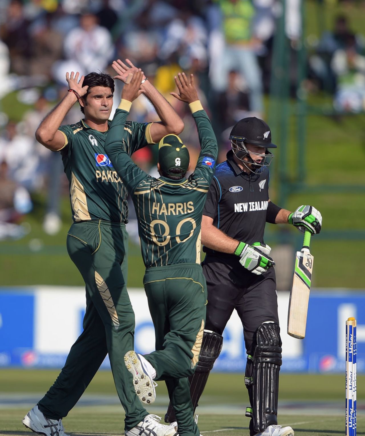 Mohammad Irfan celebrates a wicket, Pakistan v New Zealand, 5th ODI, Abu Dhabi, December 19, 2014