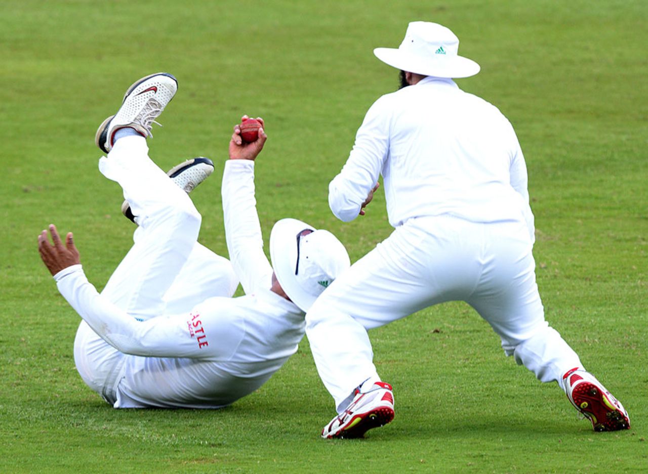 Alviro Petersen holds onto a catch at slip to remove Kraigg Brathwaite, South Africa v West Indies, 1st Test, Centurion, 3rd day, December 19, 2014