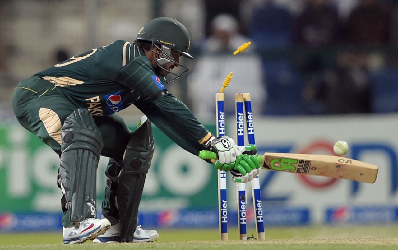 Haris Sohail is bowled, Pakistan v New Zealand, 5th ODI, Abu Dhabi, December 19, 2014