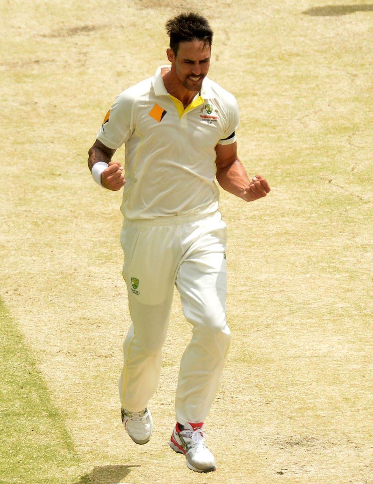 Mitchell Johnson celebrates Virat Kohli's wicket, Australia v India, 2nd Test, Brisbane, 4th day, December 20, 2014