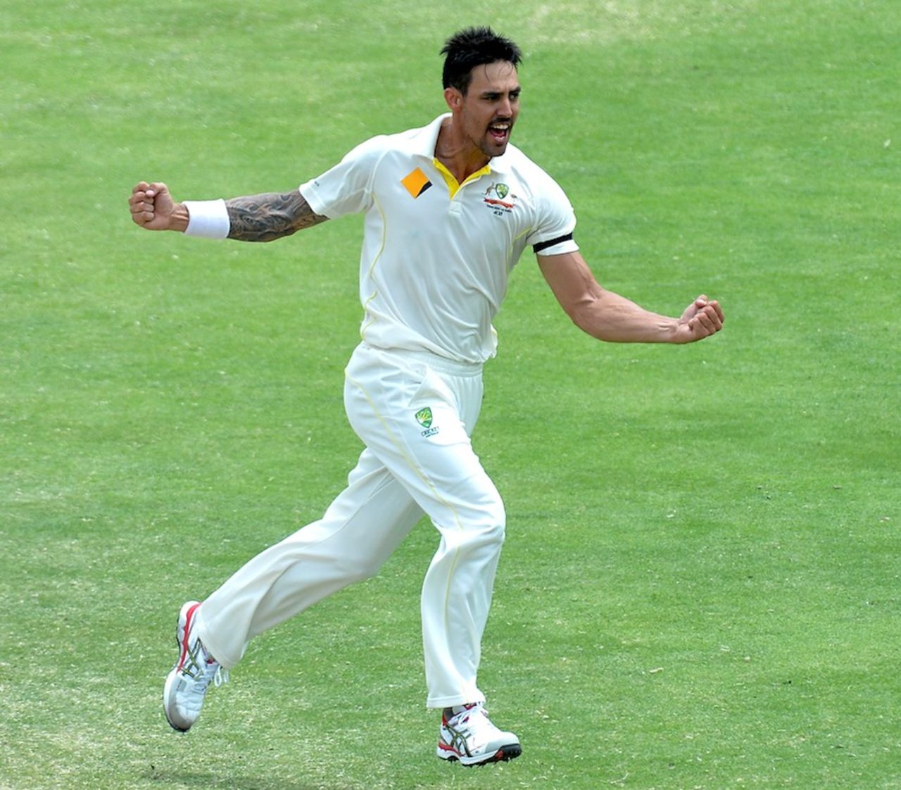 Mitchell Johnson took the first three wickets to fall on the fourth day, Australia v India, 2nd Test, Brisbane, 4th day, December 20, 2014