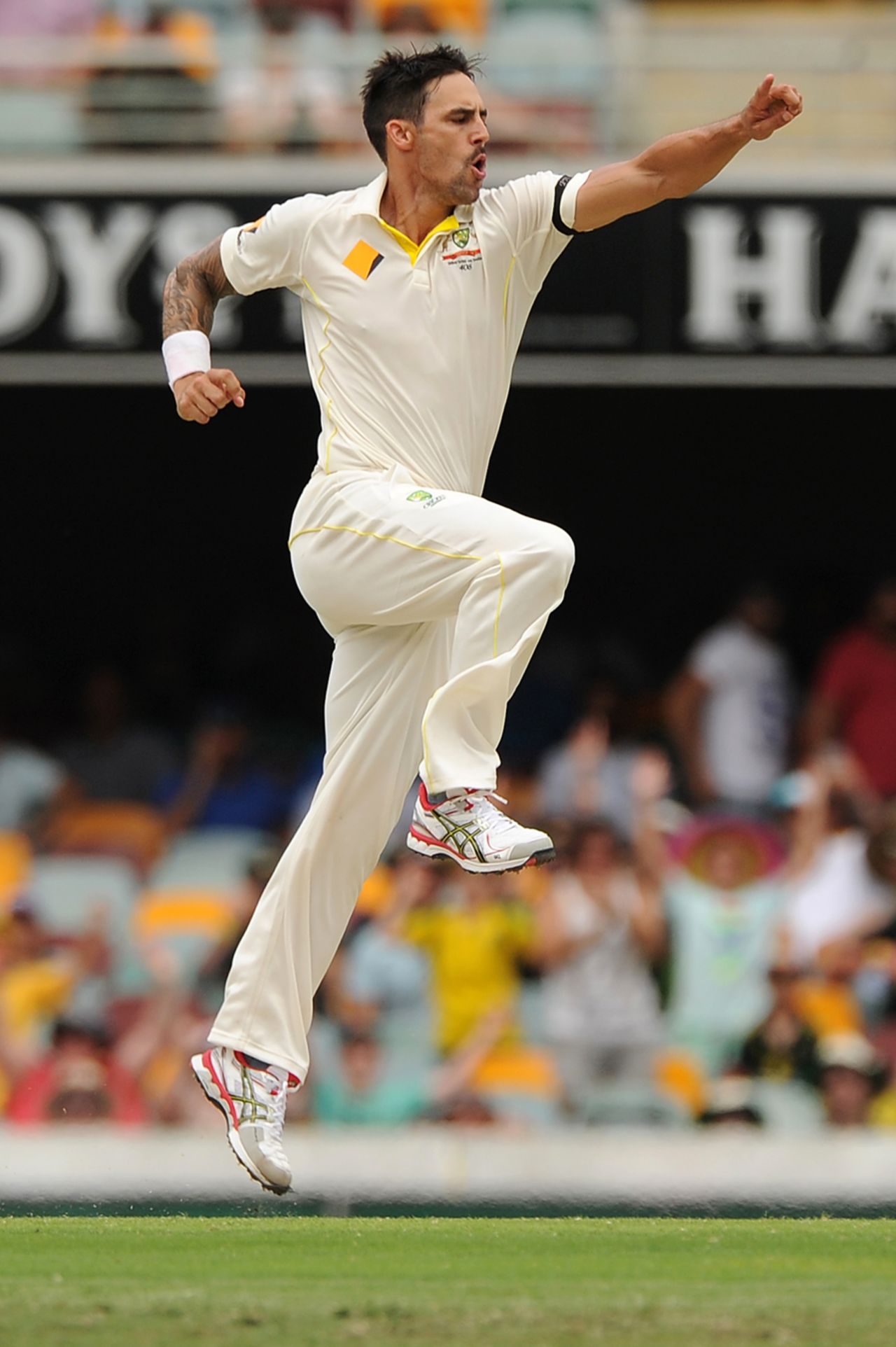 Mitchell Johnson is pumped up after a wicket, Australia v India, 2nd Test, Brisbane, 4th day, December 20, 2014