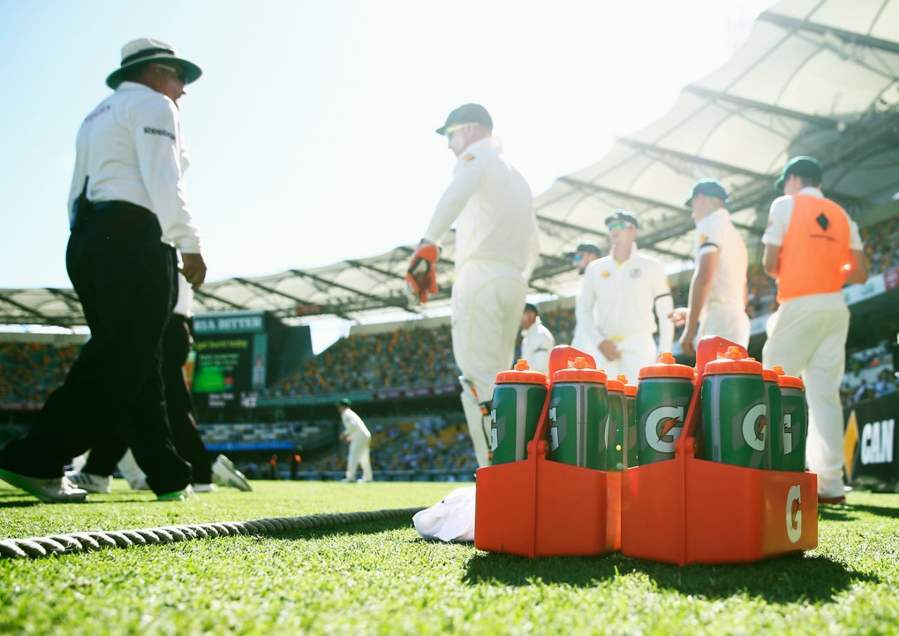 It was a hot day in Brisbane, Australia v India, 2nd Test, Brisbane, 3rd day, December 19, 2014