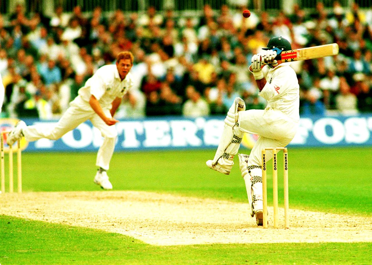 Nasser Hussain hooks Shaun Pollock, England v South Africa, Texaco Trophy, 1st ODI, The Oval, May 21, 1998