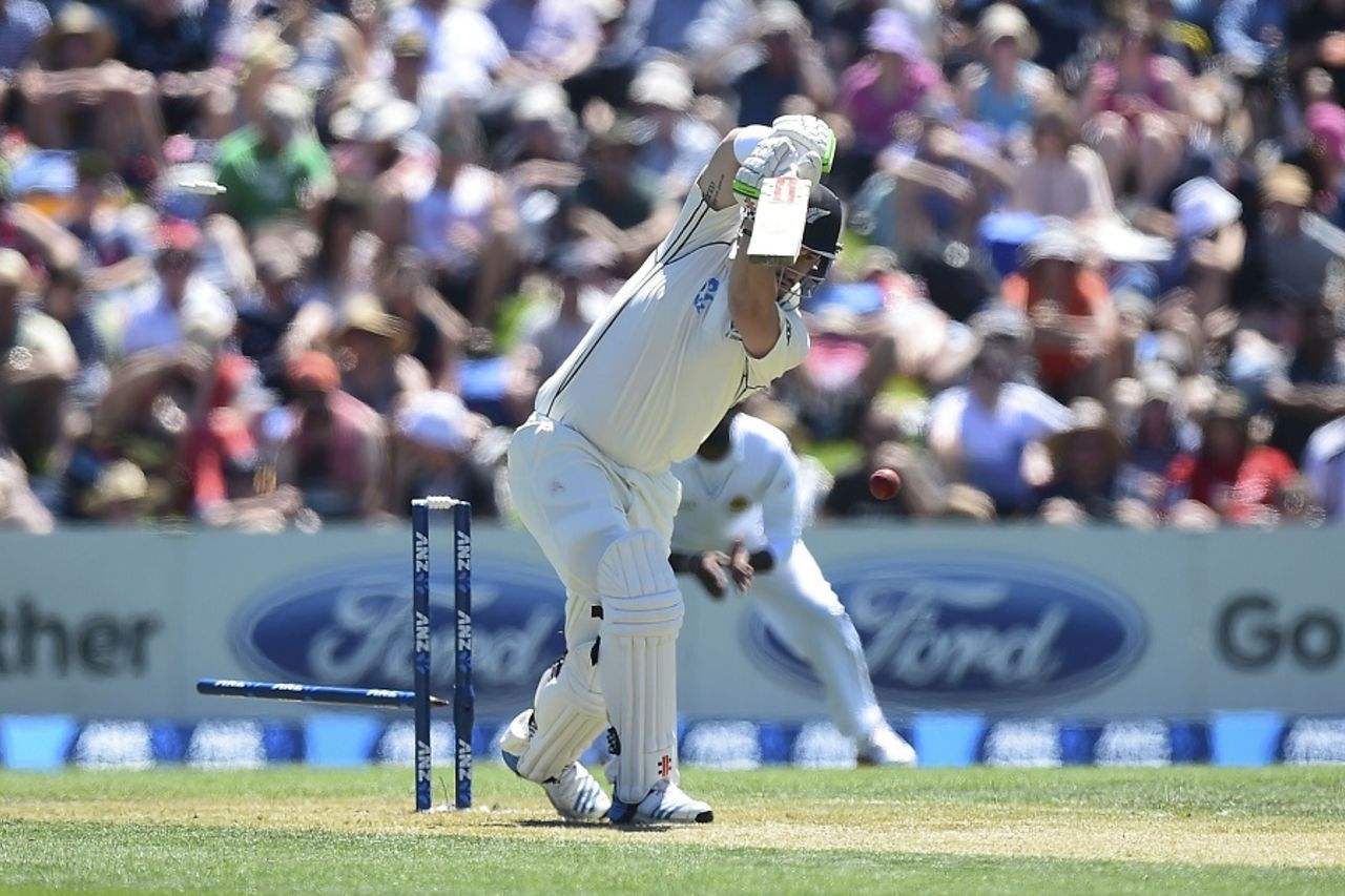 Hamish Rutherford was bowled by an inswinger, New Zealand v Sri Lanka, 1st Test, Christchurch, 1st day, 26 December, 2014