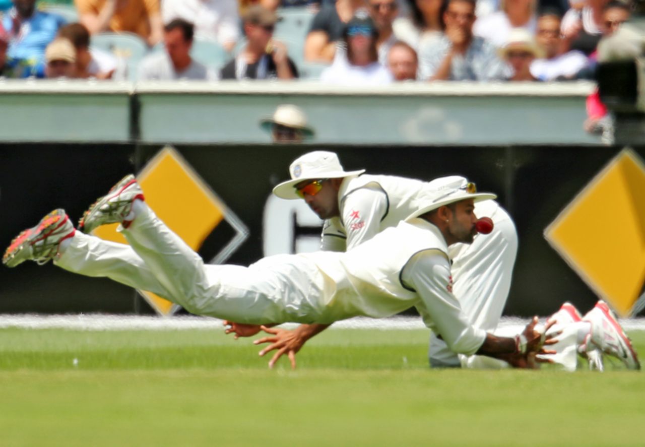 Shikhar Dhawan dropped one at second slip, Australia v India, 3rd Test, Melbourne, 1st day, December 26, 2014